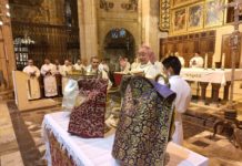 La Misa Crismal señala el compromiso del presbiterio diocesano para “ser pastores de una Iglesia sinodal ante el serio desafío de edificar y fortalecer pequeños rebaños”