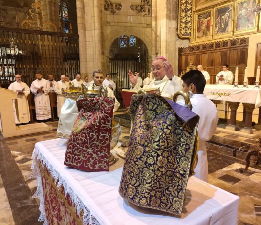 La Misa Crismal señala el compromiso del presbiterio diocesano para “ser pastores de una Iglesia sinodal ante el serio desafío de edificar y fortalecer pequeños rebaños”