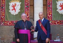 La Diócesis recibe la Medalla de Oro de la Ciudad como aliciente “para seguir sirviendo al bien de todos”